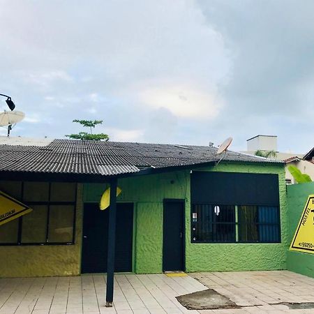 Hostel Banana House Bombinhas Exterior photo