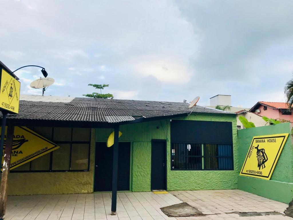 Hostel Banana House Bombinhas Exterior photo